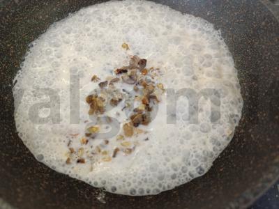 Grybų padažas su žemės riešutais Žingsnis 4