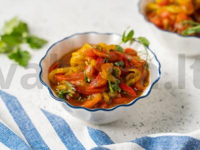 Keptų paprikų salotos pagrindine nuotrauka