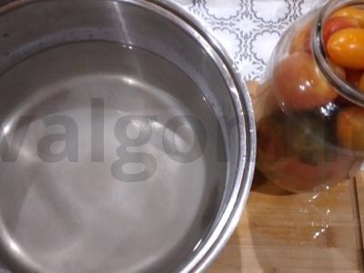 Marinuoti pomidorai su česnaku žiemai Žingsnis 3