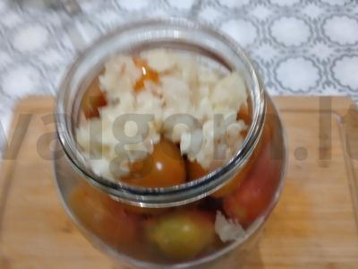 Marinuoti pomidorai su česnaku žiemai Žingsnis 4