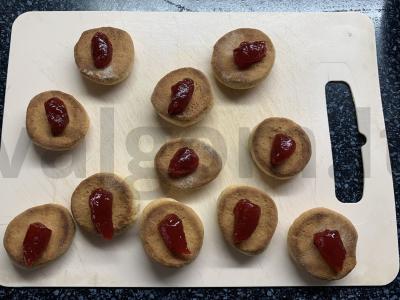 Sausainiai-sandwich su aviečių džemu Žingsnis 7