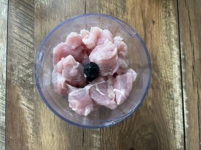 Kepti PP kotletai iš kalakuto ir cukinijos Žingsnis 1