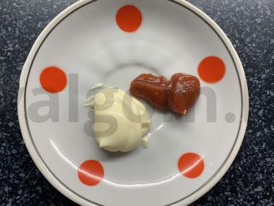 Pica su mocarela, kiauliena, pomidorais ir varške Žingsnis 1