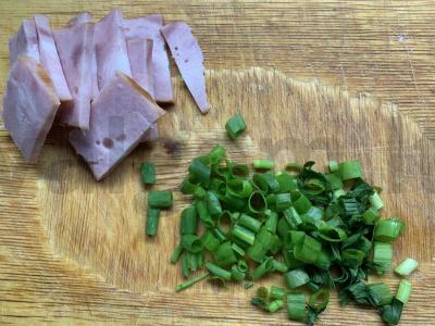 Pica su mocarela, kiauliena, pomidorais ir varške Žingsnis 3