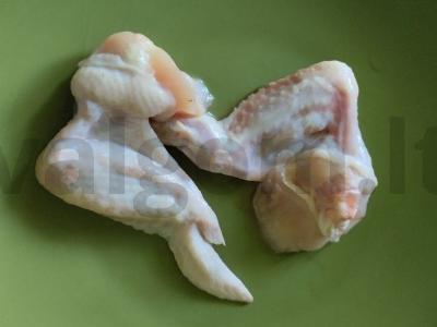 Vištienos sparneliai aštriame marinate su bulvėmis ir cukinijomis Žingsnis 1