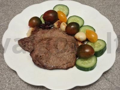 Jautienos steikas, keptas kvapniu sviestu pagrindine nuotrauka