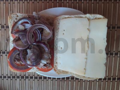 Čiabatta su pomidoru, svogūnu, jautiena, sūriu ir garstyčiomis Žingsnis 5