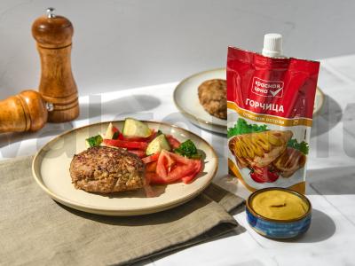 Sultingi kotletai su garstyčiomis ir žolelėmis pagrindine nuotrauka