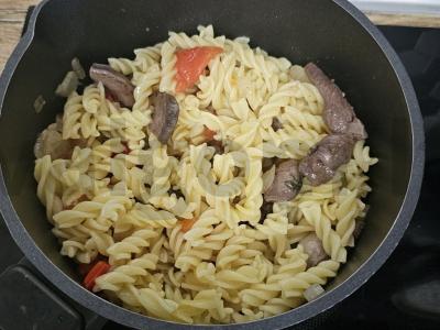 Makaronai su daržovėmis ir širdelėmis Žingsnis 6