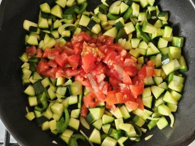 Šakšuka su daržovėmis ir sūdytais žemės riešutais Žingsnis 2