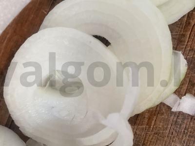 Marinuoti svogūnai su actu ir aviečių džemu Žingsnis 1