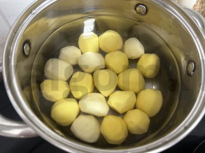 Kvapni bulvės su sviestu keptuvėje Žingsnis 1