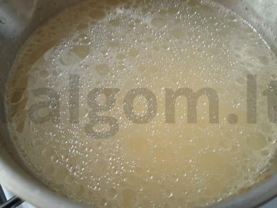 Sriuba ant mėsos sultinio su vermišeliais ir prieskoniais Žingsnis 3