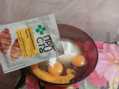 Šokoladinė šarlotė su kriauše ir obuoliu Žingsnis 1