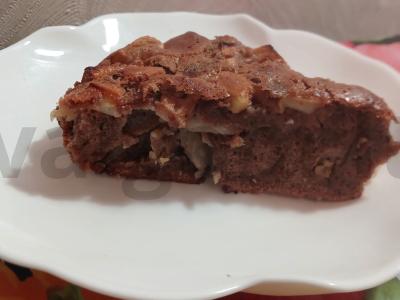 Šokoladinė šarlotė su kriauše ir obuoliu pagrindine nuotrauka