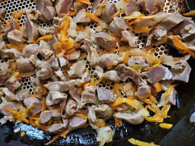 Švelnūs vištienos skrandžiai grietinės padaže Žingsnis 2