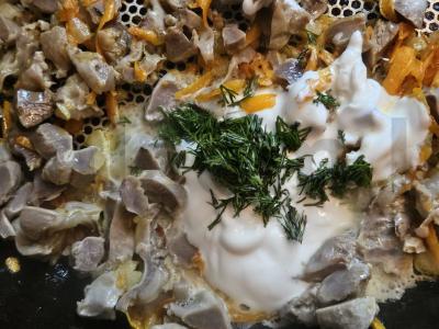 Švelnūs vištienos skrandžiai grietinės padaže Žingsnis 3