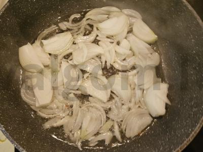 Omletas su daržovėmis ir medžiotojų dešrelėmis Žingsnis 1