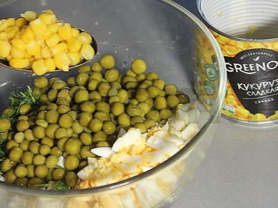 Salotas su kukurūzais ir žirneliais Žingsnis 5