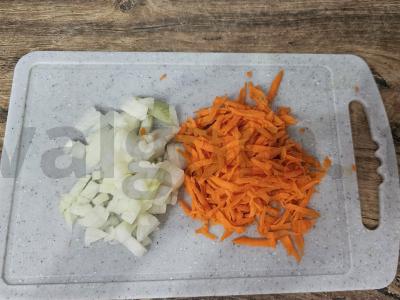 Birus plovas su daržovėmis ir troškinta mėsa Žingsnis 1