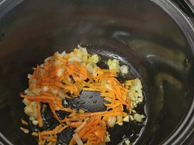 Birus plovas su daržovėmis ir troškinta mėsa Žingsnis 2