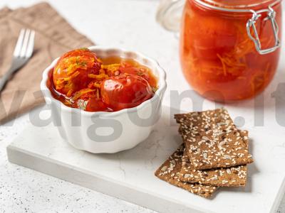 Pomidorai daržovių marinatu žiemai pagrindine nuotrauka