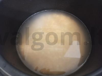 Žirnių piurė su pomidoru ir svogūnu Žingsnis 1