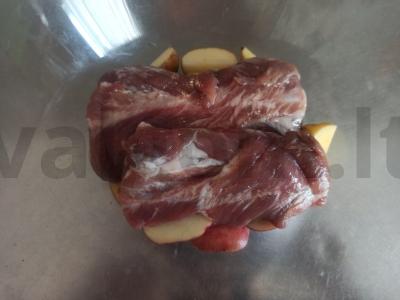 Keptas jaunas bulvės su kiaulienos šonkauliais Žingsnis 2