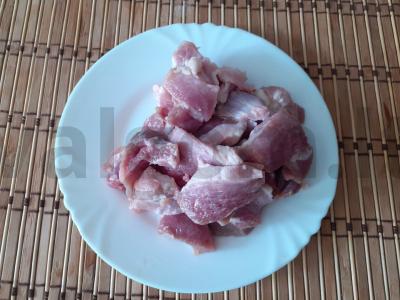 Troškinti daržovės su kiauliena ir prieskoniais Žingsnis 1