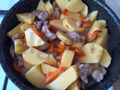 Troškinti daržovės su kiauliena ir prieskoniais Žingsnis 7