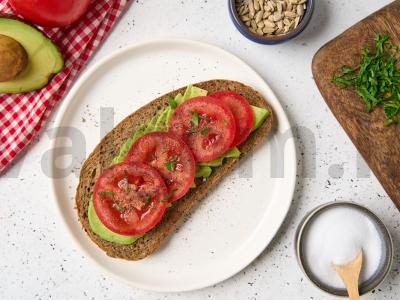 Viso grūdo tostai su avokadu ir pomidoru Žingsnis 3
