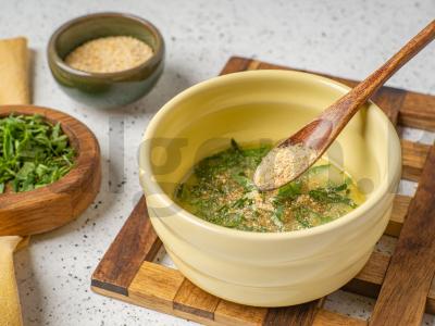 Česnakinis duona su pesto ir sūriu Žingsnis 4