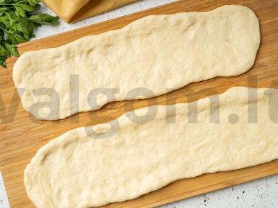 Česnakinis duona su pesto ir sūriu Žingsnis 5