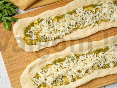 Česnakinis duona su pesto ir sūriu Žingsnis 6