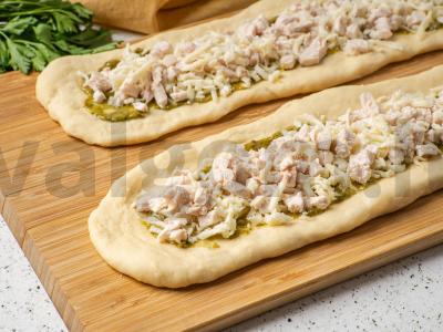 Česnakinis duona su pesto ir sūriu Žingsnis 7