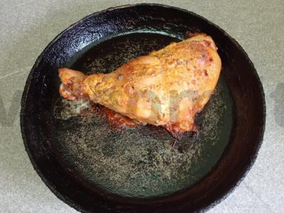 Keptas vištienos šlaunelė grietinės marinate su garnyru Žingsnis 4