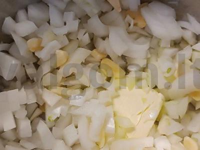 Pomidorų sriuba su sultinio kubeliu Žingsnis 2