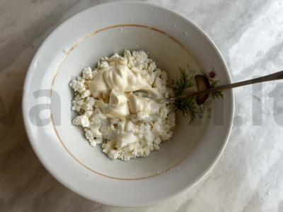 Sluoksniuotos tešlos konvertukai su varške ir obuoliais Žingsnis 2