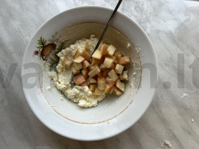 Sluoksniuotos tešlos konvertukai su varške ir obuoliais Žingsnis 3