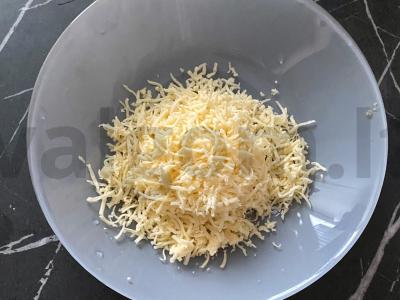 15 minučių kumpio užkandis su sūriu ir česnaku Žingsnis 1