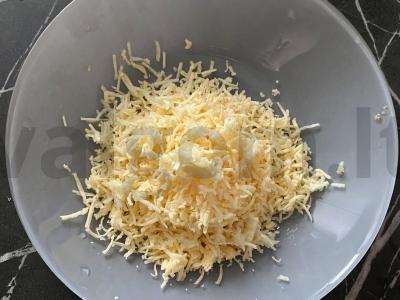 15 minučių kumpio užkandis su sūriu ir česnaku Žingsnis 2