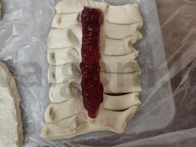 Šviesios pyragaitės su aviečių džemu per 35 minutes Žingsnis 3