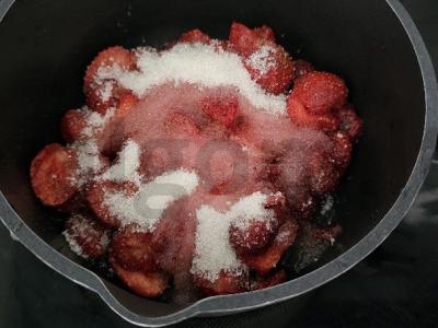 Kvapnus braškių džemas su vyšnių želė Žingsnis 3