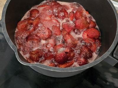 Kvapnus braškių džemas su vyšnių želė Žingsnis 4