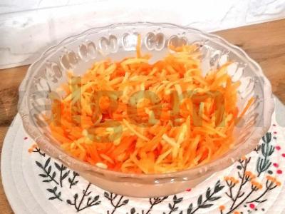 Morkų ir obuolių salotas per 15 minučių pagrindine nuotrauka