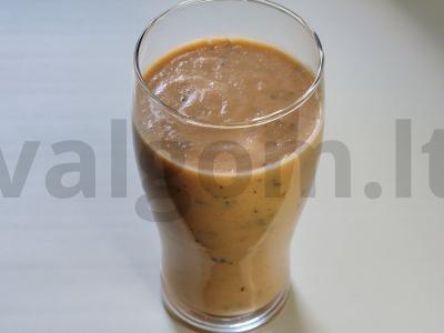 Morkų kokteilis su obuoliu ir laimu pagrindine nuotrauka