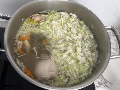 Kvapnūs jaunos kopūstų šaltibarščiai Žingsnis 7