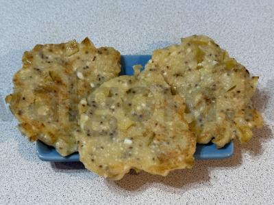 Sveiki varškėčiai su obuoliu ir chia sėklomis be kiaušinių pagrindine nuotrauka