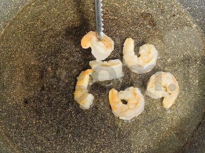 Kepti spring roll'ai su sūriu ir krevetėmis Žingsnis 4