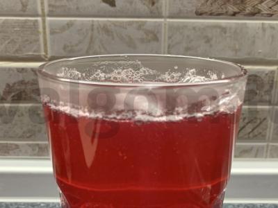 Gėrimas su uogomis, mineraliniu vandeniu ir pasiflorų sirupu Žingsnis 5